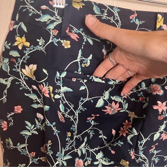 LOFT Navy Floral Pattern Pants 2 Riviera Print Floral Vines Julie Trousers Ankle - Picture 8 of 10